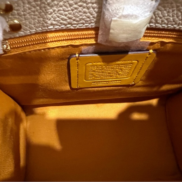 ❌❌SOLD❌❌Coach X Peanuts Dempsey Tote 22- Snoopy And Friends Leather Bag in Ivory - Picture 7 of 7